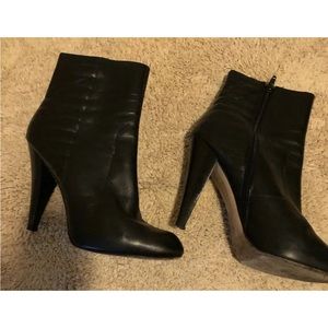 Boutique  "BT GLADLY" Black Leather High Heel Ankle Booties, Side Zip, Sz7.5M